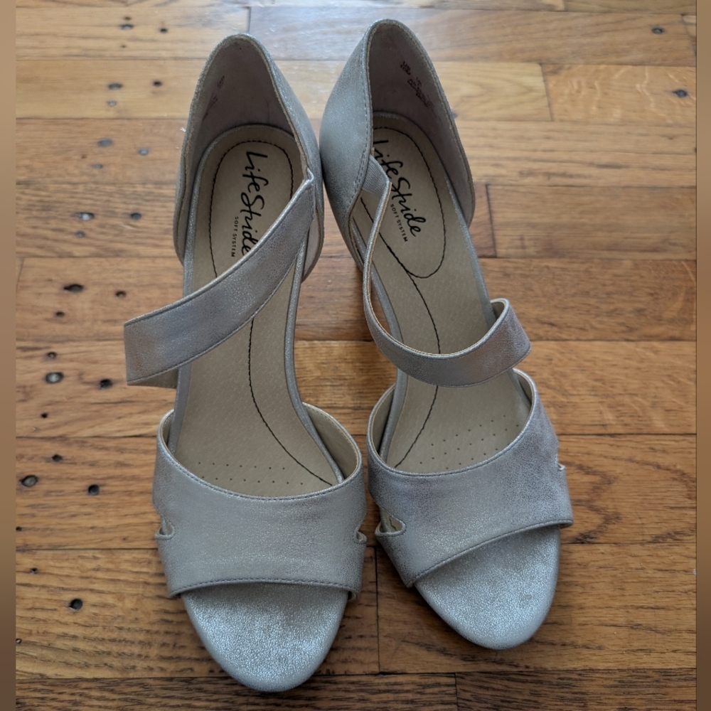 Life Stride Women's Metallic Silver Heels - Picture 2 of 8